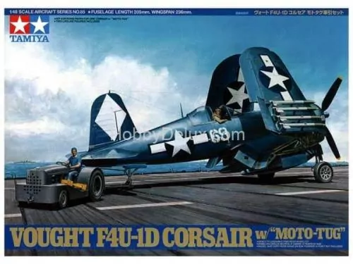 Истребитель Vought F4U-1D Corsair и аэродромный тягач