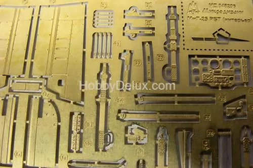 МиГ-25РБТ от ICM интерьер кабины