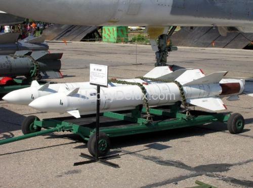 Авиационная управляемая ракета Х-25МР с пусковой АПУ-68УМ2