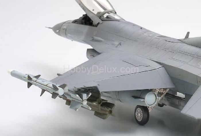 Истребитель Lockheed Martin F-16C Tamiya  61101
