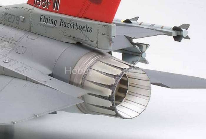 Истребитель Lockheed Martin F-16C Tamiya  61101