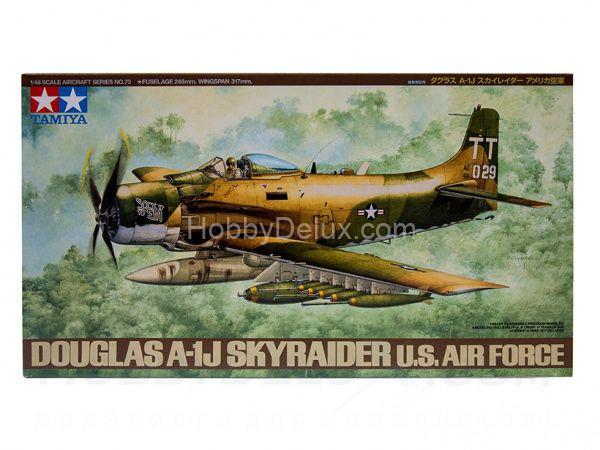 Американский штурмовик Douglas A-1J Skyraider U.S. Air Force 61073