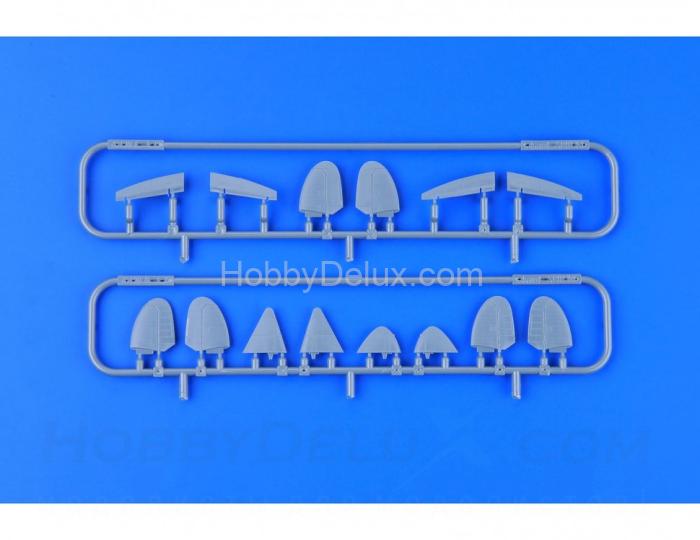 Британский истребитель времён Второй Мировой - Spitfire Mk.IXe ED70123