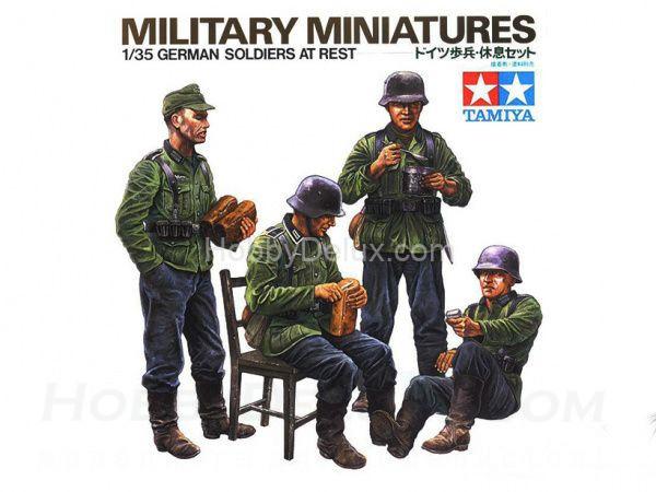 Немецкие солдаты на отдыхе, четыре фигуры 35129