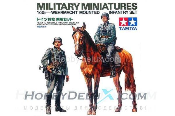 Немецкие кавалерист и пехотинец 35053