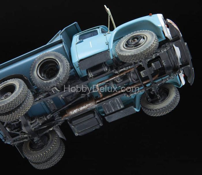 Сборная модель Самосвал ММЗ-555 на ЗИЛ-130 ZV43004