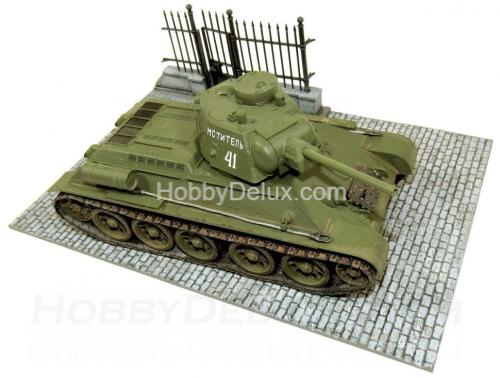 Мостовая с металлической парковой оградой