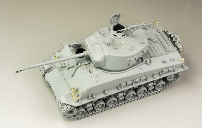 RFM (RYEFIELD MODEL) RM5028 1:35 Американский средний танк Sherman M4A3E8 с рабочими траками 
