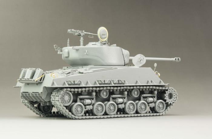 RFM (RYEFIELD MODEL) RM5028 1:35 Американский средний танк Sherman M4A3E8 с рабочими траками 