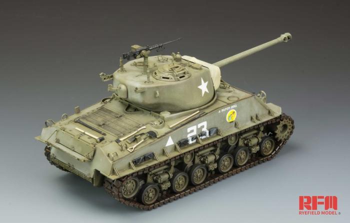 RFM (RYEFIELD MODEL) RM5028 1:35 Американский средний танк Sherman M4A3E8 с рабочими траками 