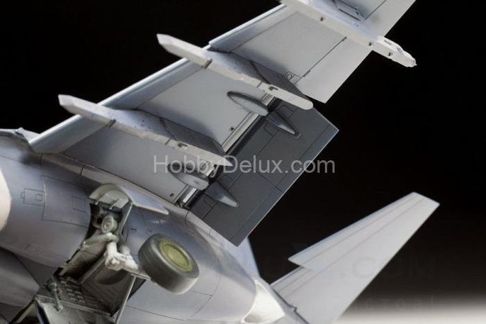 Российский легкий штурмовик Як-130 ZV4821