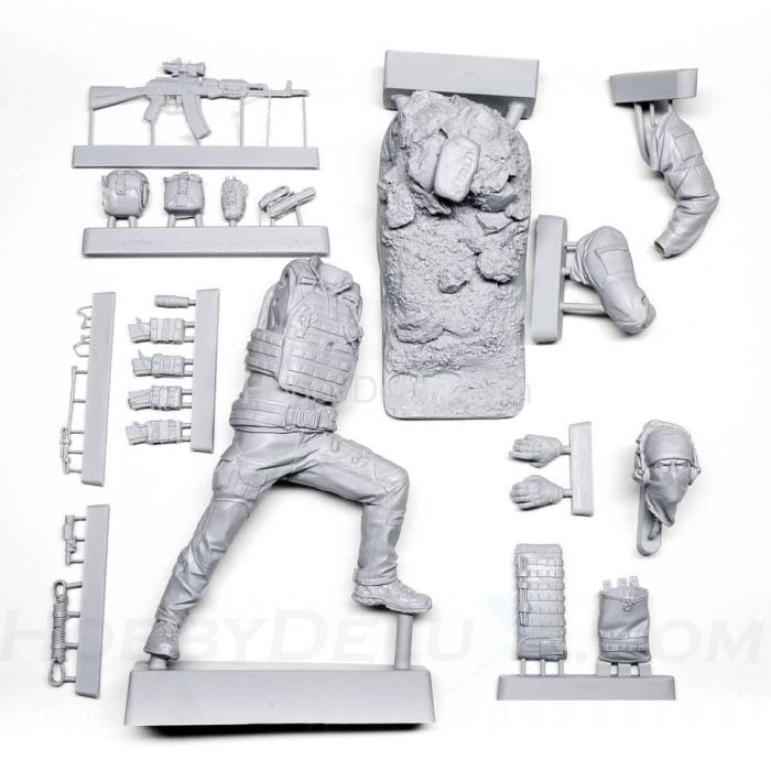 Российский офицер спецназа ГРУ миниатюра 120 мм. RA-1601А