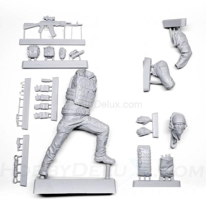 Российский офицер спецназа ГРУ миниатюра 120 мм. (БЕЗ ПОДСТАВКИ) RA-1601B