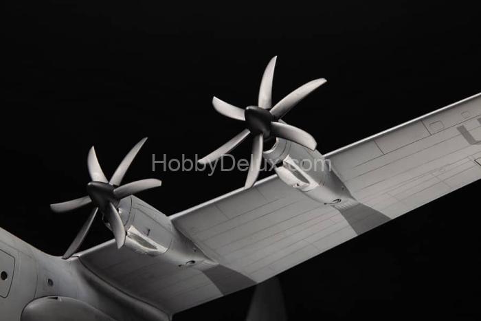 Американский военно-транспортный самолет С-130J ZV7325