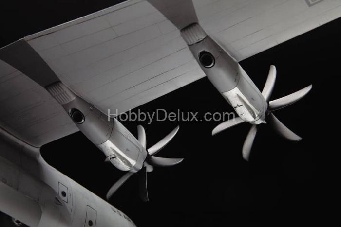 Американский военно-транспортный самолет С-130J ZV7325