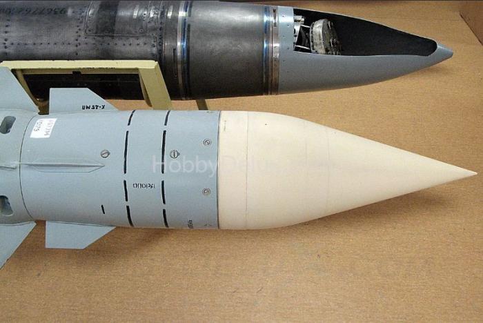 Авиационная управляемая ракета Х-25МП2 с пусковой АПУ-68УМ2 AMC72229