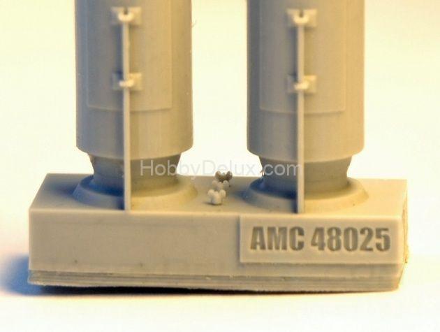 РБК-500 ПТАБ-1, разовая бомбовая кассета калибра 500 кг с противотанковыми кумулятивными боевыми элементами (в комплекте две РБК-500). AMC48025