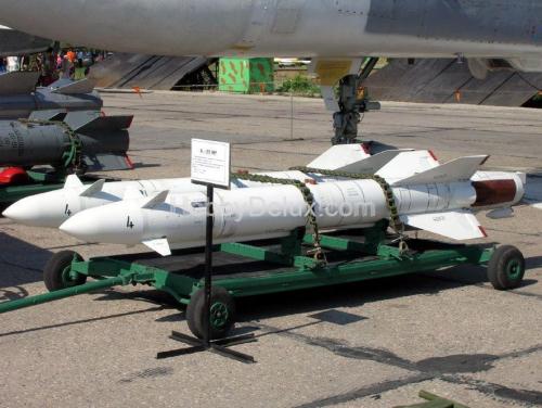 Авиационная управляемая ракета Х-25МР с пусковой АПУ-68УМ2