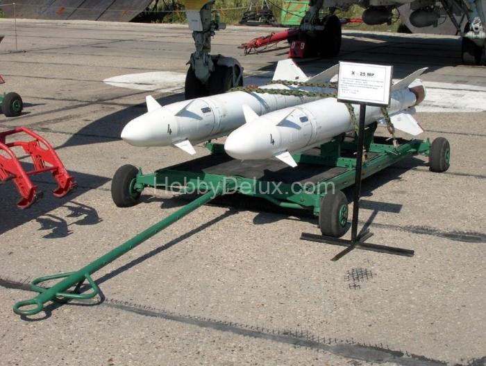 Авиационная управляемая ракета Х-25МР с пусковой АПУ-68УМ2 AMC72231