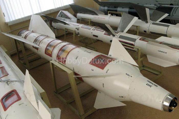 Авиационная управляемая ракета Х-29Л с пусковой АКУ-58-1 AMC72235-1