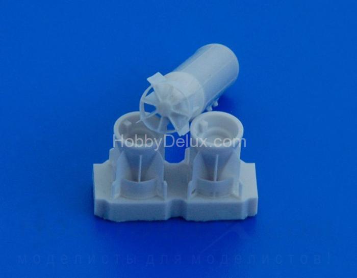 РБК-500 АО-2,5 РТМ, разовая бомбовая кассета калибра 500 кг без носового обтекателя (в комплекте две РБК-500). AMC48027-1