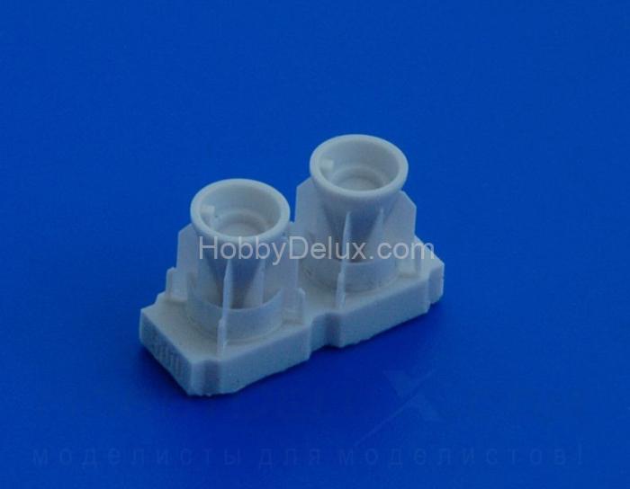 РБК-500 АО-2,5 РТМ, разовая бомбовая кассета калибра 500 кг без носового обтекателя (в комплекте две РБК-500). AMC48027-1